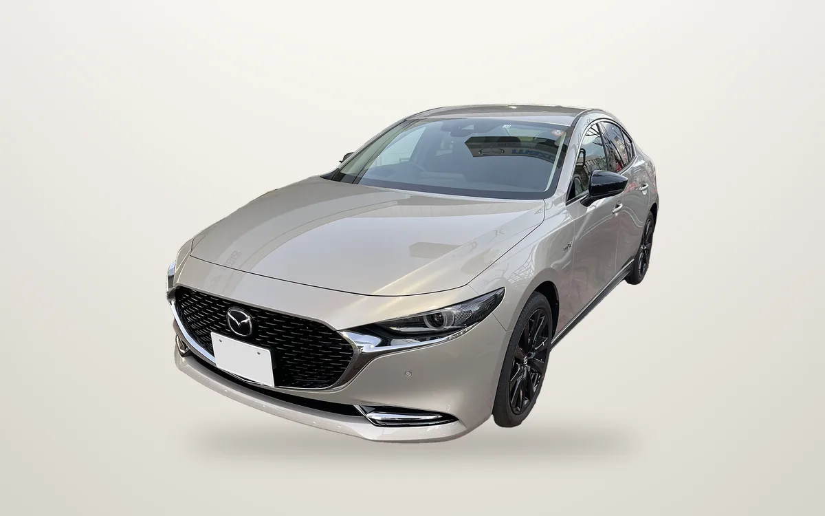 Mazda 3 2022 – سيارة متوسطة / سيدان للإيجار في لارنكا