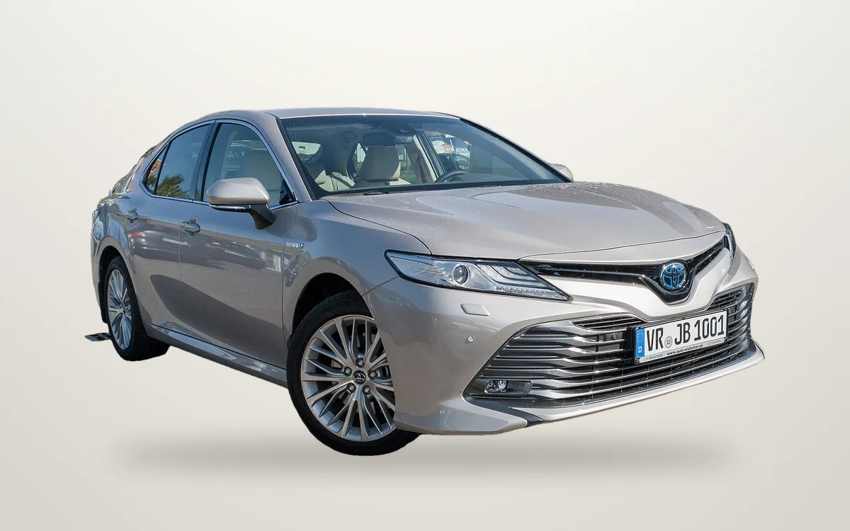 Toyota Camry 2022 – سيارة متوسطة / سيدان للإيجار في لارنكا